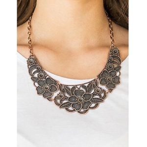 🆕 Paparazzi Necklace and matching earrings set.